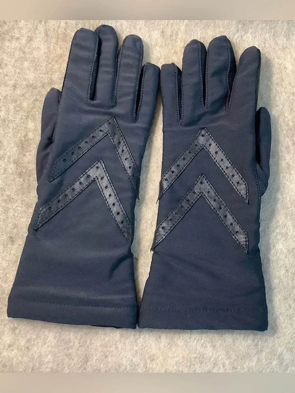 3 pair Vintage Isotoner women’s sized SMALL driving gloves